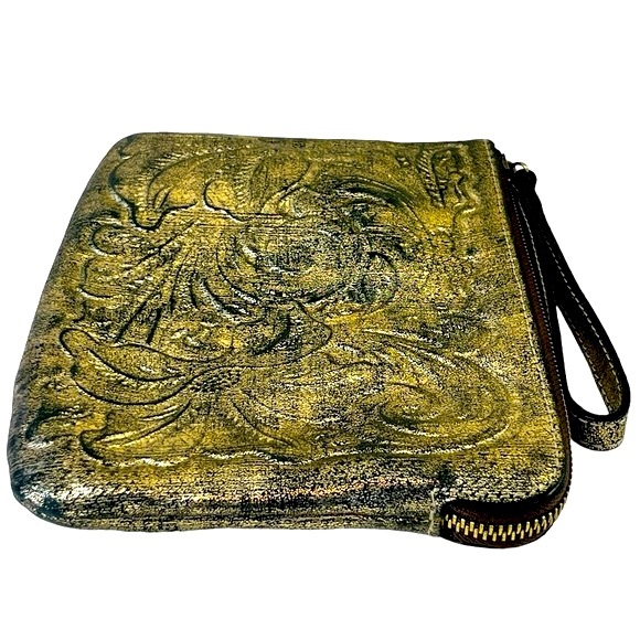 Patricia Nash Cassini Tooled Soft Gold Metallic Wristlet-Excellent Condition - Picture 4 of 13